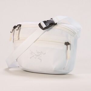 NWT Arc’teryx Mantis 1 in Arctic Silk